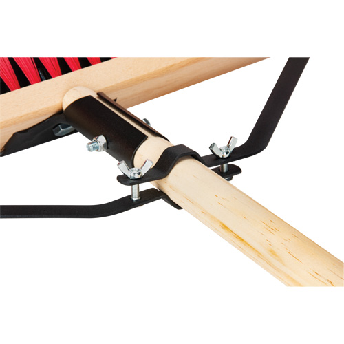 Balai-brosse &agrave; manche renforc&eacute;, 18", Moyen, Soies PVC Cintas