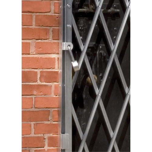 Barri&egrave;res de porte robustes, Simple, 4' lo x 5' 9" h d&eacute;ploy&eacute; Cintas