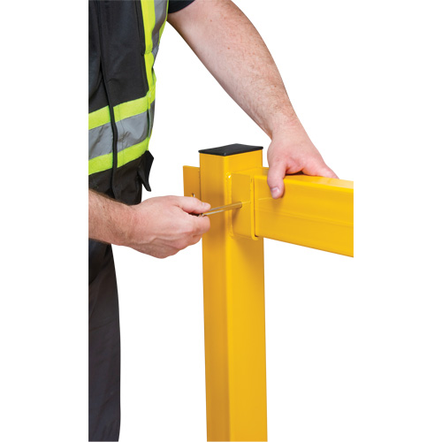 Poteau de coin pour garde-corps l&eacute;gers, Acier, 42" h, Jaune s&eacute;curit&eacute; OSHA Cintas