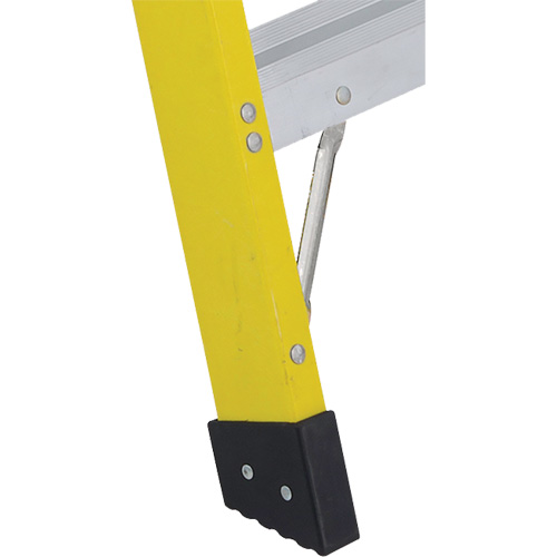 Industrial Heavy-Duty Stepladders (6400 Series), 4', Fibreglass, 300 lbs. Capacity, Type 1A Cintas