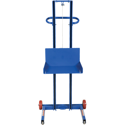 Plateforme &eacute;l&eacute;vatrice &agrave; profil bas pour charge l&eacute;g&egrave;re, M&eacute;canisme Treuil manuel, Capacit&eacute; de 400 lb, Levage max de 55" Cintas