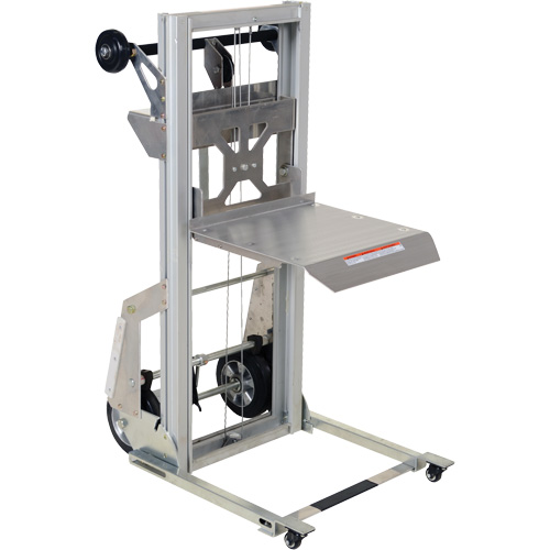 Appareil de levage portatif en aluminium, M&eacute;canisme Pompe au pied, Capacit&eacute; de 200 lb, Levage max de 61" Cintas