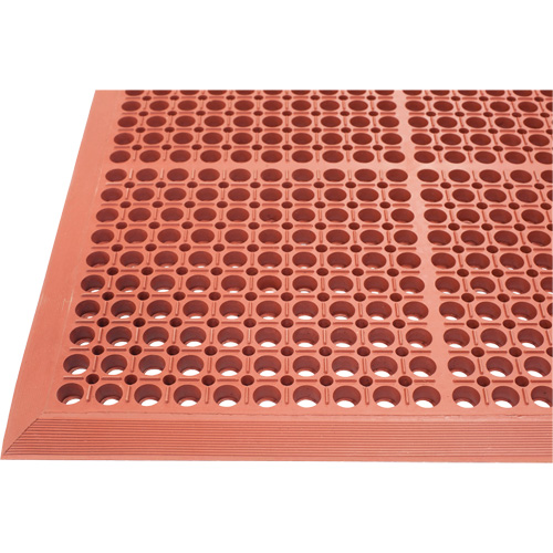 Tapis de s&eacute;rie Competitor, &agrave; fentes, 3' x 5' x 7/8", Orange, Caoutchouc naturel Cintas