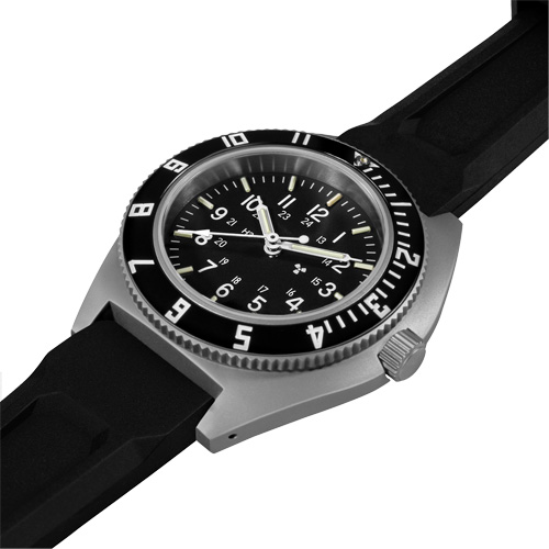 Montre Steel Navigator sur ensemble bracelet en caoutchouc noir de trois morceaux, Num&eacute;rique, &agrave; piles, 41 mm, Noir Cintas