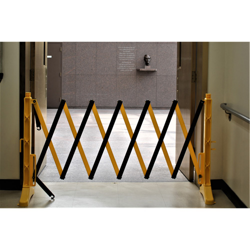 Xpandit Barricade, 36" H x 11.5' L, Black/Yellow Cintas