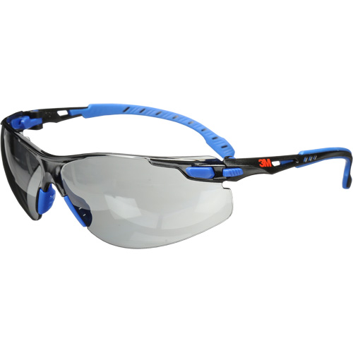 Lunettes de s&eacute;curit&eacute; Solus avec lentilles Scotchgard, Lentille Grise/fum&eacute;e, Antibu&eacute;e, R&eacute;pond ou surpasse la norme CSA Z94.3 Cintas