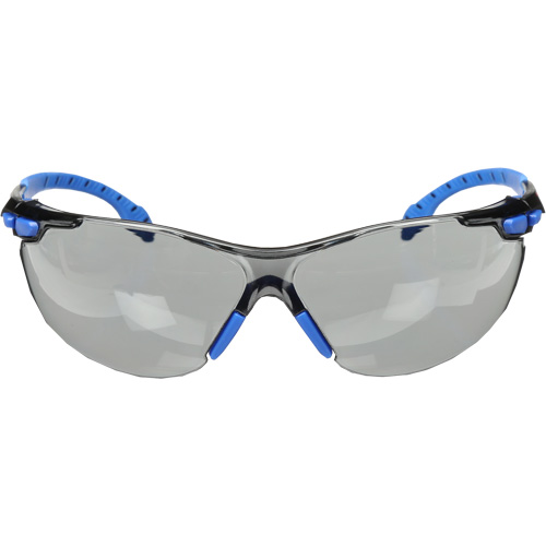 Lunettes de s&eacute;curit&eacute; Solus avec lentilles Scotchgard, Lentille Grise/fum&eacute;e, Antibu&eacute;e, R&eacute;pond ou surpasse la norme CSA Z94.3 Cintas