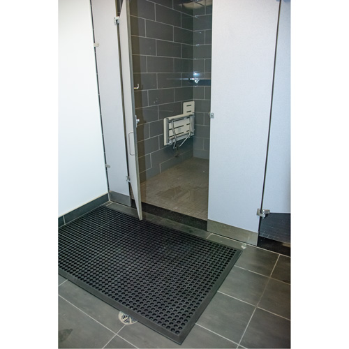 Tapis d'entr&eacute;e ext&eacute;rieure, Caoutchouc, Grattoir Type, Motif Textur&eacute;, 2' x 2-2/3', Noir Cintas