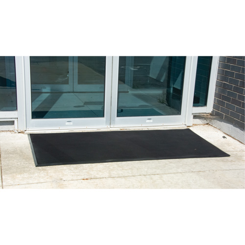Tapis d'entr&eacute;e ext&eacute;rieure, Caoutchouc, Grattoir Type, Motif Textur&eacute;, 2' x 2-2/3', Noir Cintas