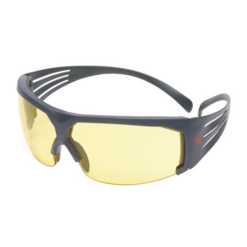 Lunettes de s&eacute;curit&eacute; s&eacute;rie 600 SecureFit, Lentille Ambr&eacute;e, Antibu&eacute;e, ANSI Z87+/R&eacute;pond ou surpasse la norme CSA Z94.3 Cintas