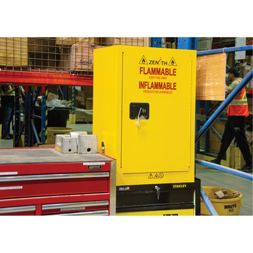 Armoire de rangement pour a&eacute;rosols inflammables, 12 gal., 1 Porte(s), 23" La x 35" h x 18" p Cintas