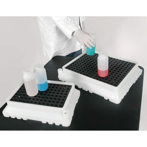 P4 Ultra-Spill Tray&reg;, 17" L x 21" W x 4" H, 2.9 US gal. Spill Capacity Cintas
