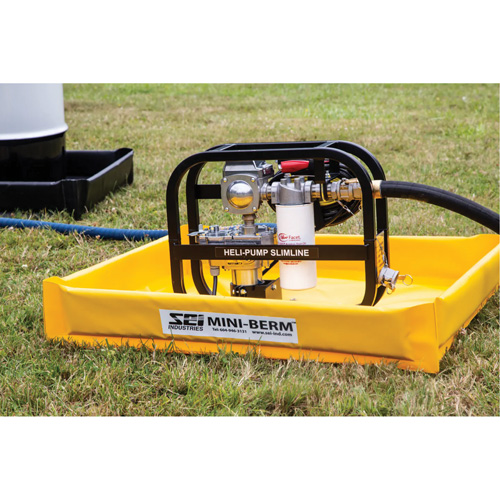 Berme de confinement compacte Mini-Berm en PVC jaune, Capacit&eacute; 10 gal. US, 2' la x 2' lo x 4" h Cintas