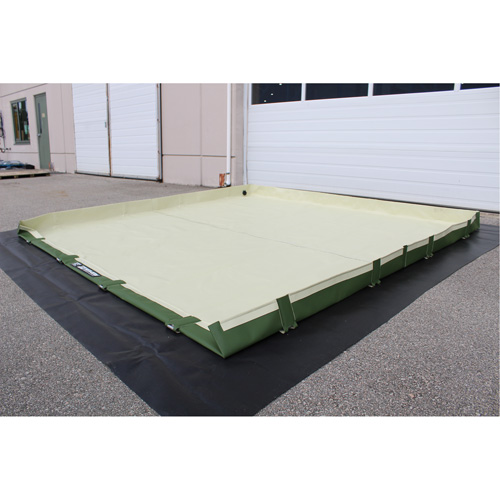Berme de d&eacute;versement Insta-Berm Easy-Riser, Capacit&eacute; 374 gal. US, 10' la x 10' lo x 6" h, Support &agrave; charni&egrave;re Cintas