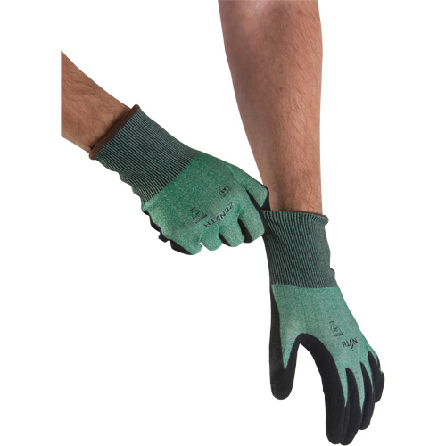 Gants l&eacute;gers et haute dext&eacute;rit&eacute; r&eacute;sistants &agrave; la coupe, Taille 10, Calibre 21, Rev&ecirc;tement Mousse de nitrile, Enveloppe en Acier inoxydable/PEHP, ASTM ANSI niveau A3 Cintas