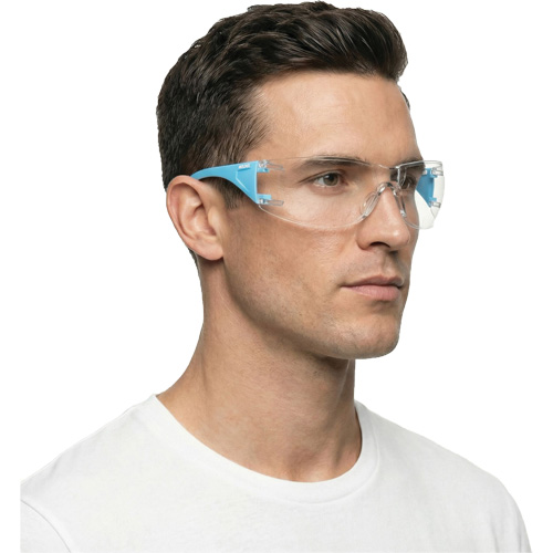 Lunettes de s&eacute;curit&eacute; bleu/blanc Adapt Lite, Lentille Transparent, Antibu&eacute;e/Anti-&eacute;gratignures, ANSI Z87+/R&eacute;pond ou surpasse la norme CSA Z94.3 Cintas