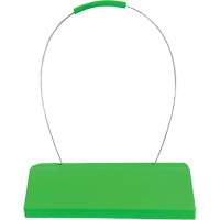 Cale de roue pour avion Checkers Safety SafeRay avec poign&eacute;e &agrave; c&acirc;ble ergonomique, Ur&eacute;thane, Vert fluorescent, 24" la x 8" p x 6" h Cintas