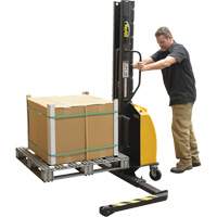 Gerbeur motoris&eacute; avec m&acirc;t &eacute;troit, Fonctionnement &eacute;lectrique, Capacit&eacute; 1000 lb, Lev&eacute;e max 63" Cintas
