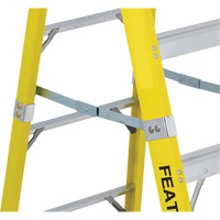 Industrial Heavy-Duty Stepladders (6400 Series), 4', Fibreglass, 300 lbs. Capacity, Type 1A Cintas
