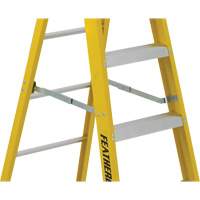 Industrial Heavy-Duty Stepladders (6900 Series), 4', Fibreglass, 300 lbs. Capacity, Type 1A Cintas