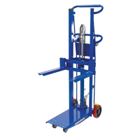 Empileur &agrave; plateforme, M&eacute;canisme Pompe au pied, Capacit&eacute; de 750 lb, Levage max de 52" Cintas