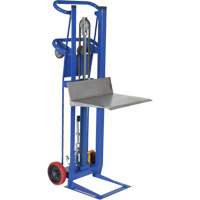 Gerbeur &agrave; plateforme hydraulique, M&eacute;canisme Pompe au pied, Capacit&eacute; de 750 lb, Levage max de 52" Cintas