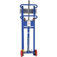 Gerbeur &agrave; plateforme hydraulique, M&eacute;canisme Pompe au pied, Capacit&eacute; de 750 lb, Levage max de 52" Cintas