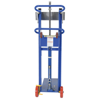 Gerbeur &agrave; plateforme hydraulique, M&eacute;canisme Pompe au pied, Capacit&eacute; de 750 lb, Levage max de 52" Cintas