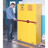 Armoire de rangement haute s&eacute;curit&eacute; avec barre en acier pour produits inflammables, 45 gal., 2 tablettes Cintas