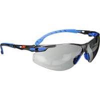 Lunettes de s&eacute;curit&eacute; Solus avec lentilles Scotchgard, Lentille Grise/fum&eacute;e, Antibu&eacute;e, R&eacute;pond ou surpasse la norme CSA Z94.3 Cintas