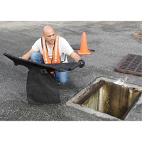 Bac de r&eacute;tention carr&eacute; Ultra-Drain Guard avec orifice de trop-plein, Huile & s&eacute;diments, 16" - 28" lo x 20" - 36" la Cintas