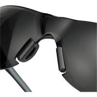 Lunettes de s&eacute;curit&eacute; Adapt Lite, Lentille Fum&eacute;e, Antibu&eacute;e/Anti-&eacute;gratignures, ANSI Z87+/R&eacute;pond ou surpasse la norme CSA Z94.3 Cintas