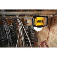 Baladeuse polyvalent sans fil Tool Connect 20V Max, DEL, 5000 lumens, Boîtier en Plastique Cintas